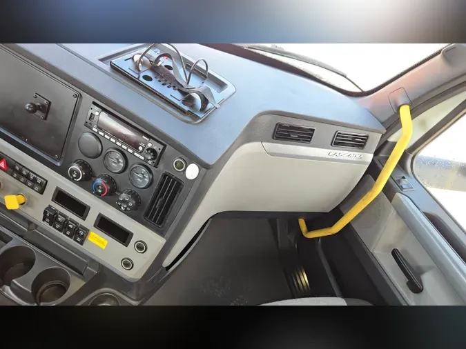 2022 Freightliner Cascadia 126