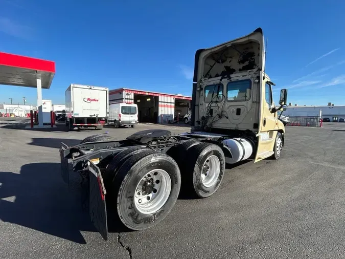2016 FREIGHTLINER/MERCEDES CASCADIA 125