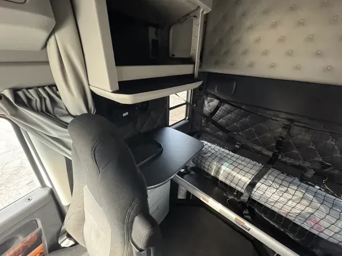 2023 Kenworth T680742ab636915bbcafb0a2f51c6cd6ee3f