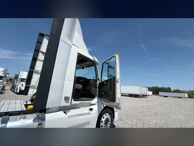 2020 Volvo VNL300