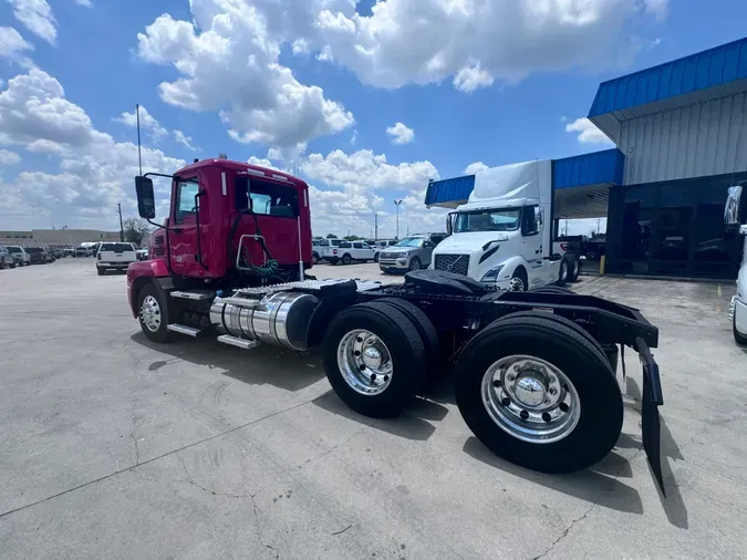 2021 MACK AN64T