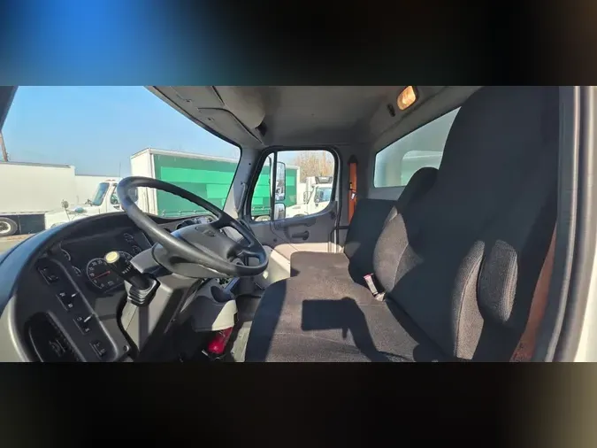 2018 FREIGHTLINER/MERCEDES M2 106