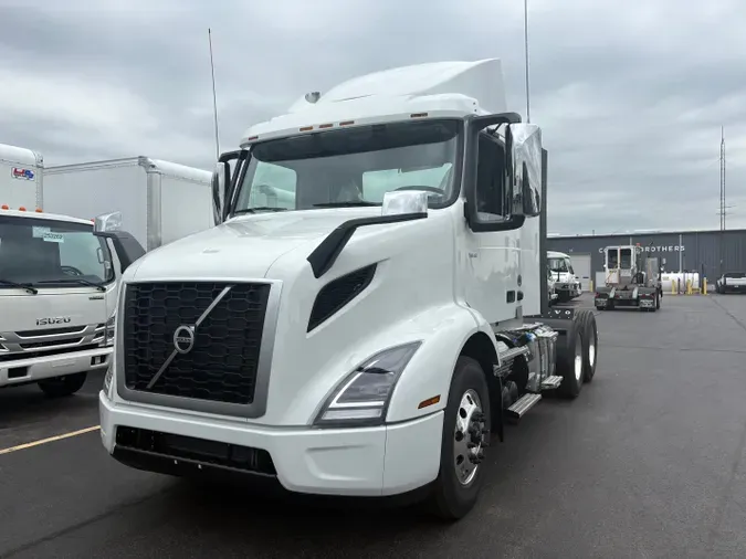 2026 VOLVO TRUCK VNR64T300