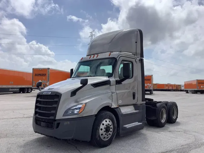 2019 Freightliner Cascadia 126743ce33dd22c7ce2239a8eca09e34985