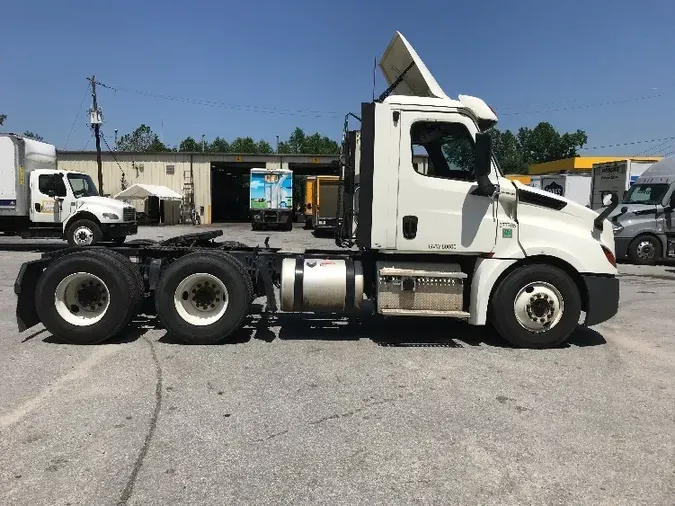 2018 Freightliner T12664ST