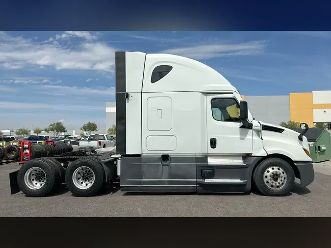 2021 Freightliner Cascadia 12674432ef8e13af5ef1a00ddb1138ad927