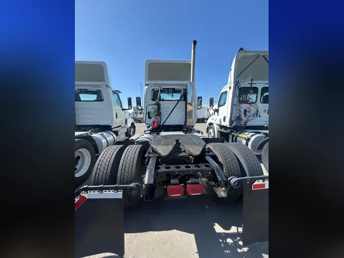 2021 NAVISTAR INTERNATIONAL LT625 DAYCAB S/A