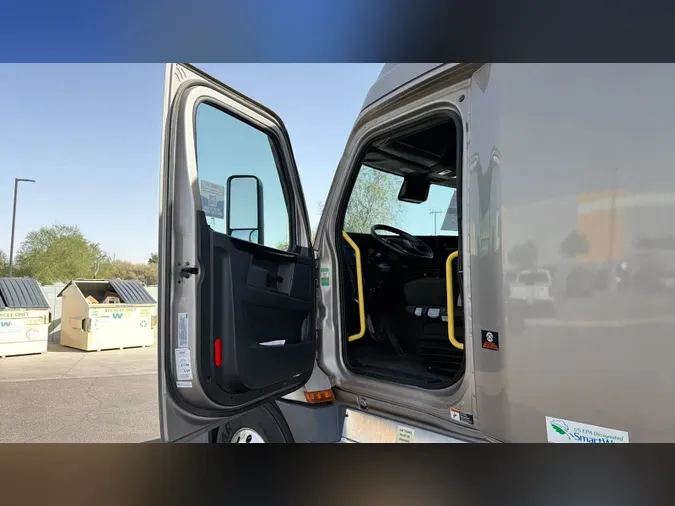 2025 Freightliner Cascadia 126