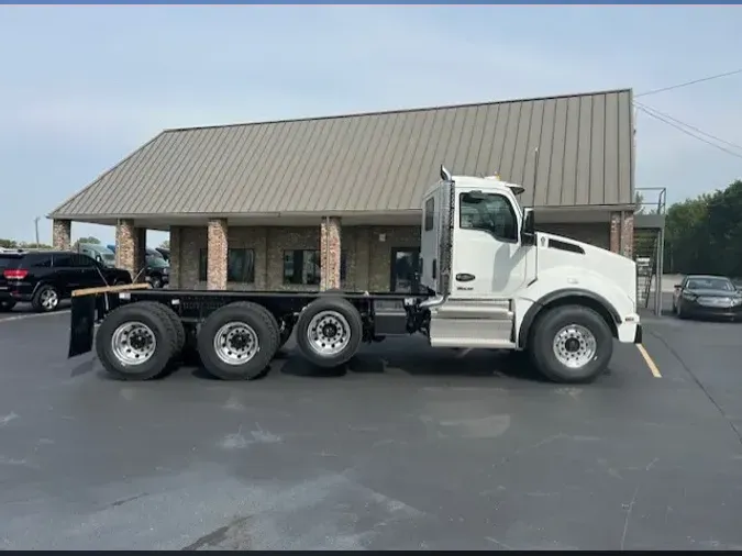 2025 Kenworth T880