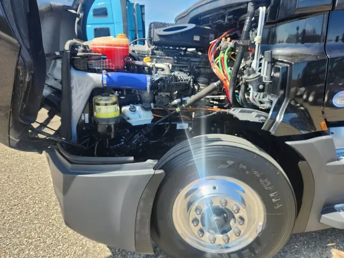 2022 FREIGHTLINER Cascadia 126