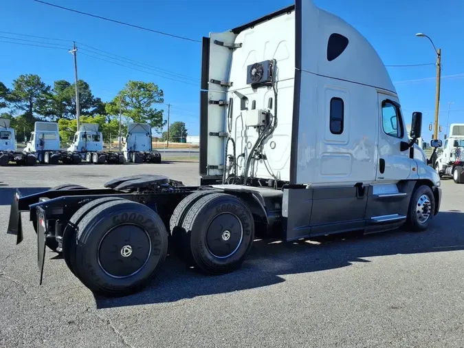 2020 FREIGHTLINER/MERCEDES CASCADIA 125