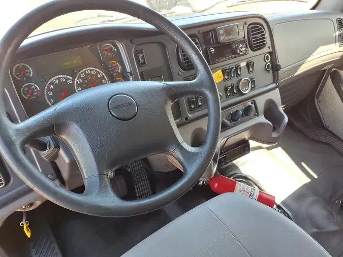 2020 FREIGHTLINER/MERCEDES M2 106