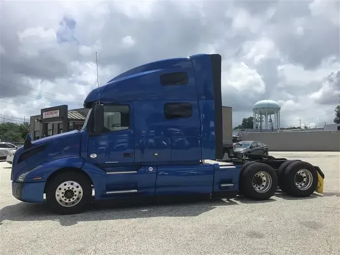 2021 VOLVO VNL760