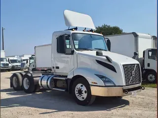 2019 VOLVO VNL64T-300