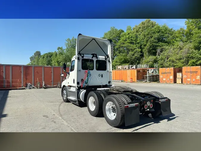 2019 Freightliner Cascadia 126
