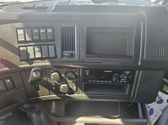 2020 VOLVO VNL64T760