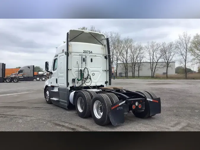 2021 Freightliner Cascadia 126