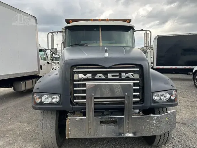 2014 MACK GRANITE GU713