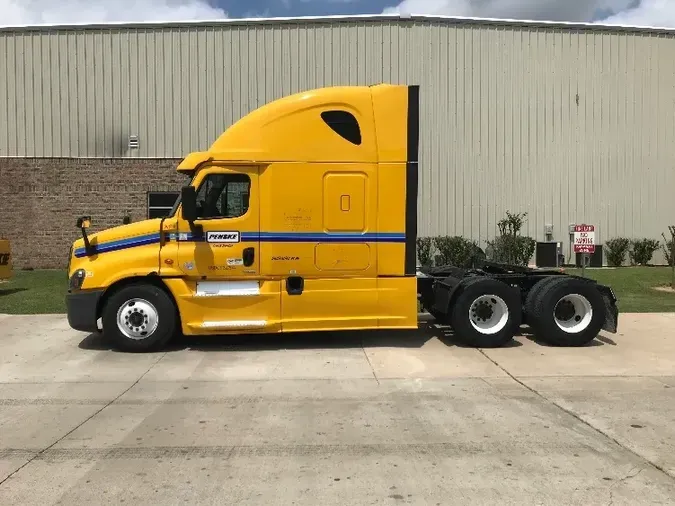 2018 FREIGHTLINER X12564ST