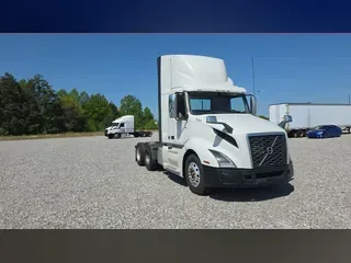 2020 Volvo VNL300