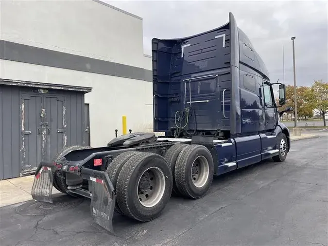 2021 VOLVO VNL760