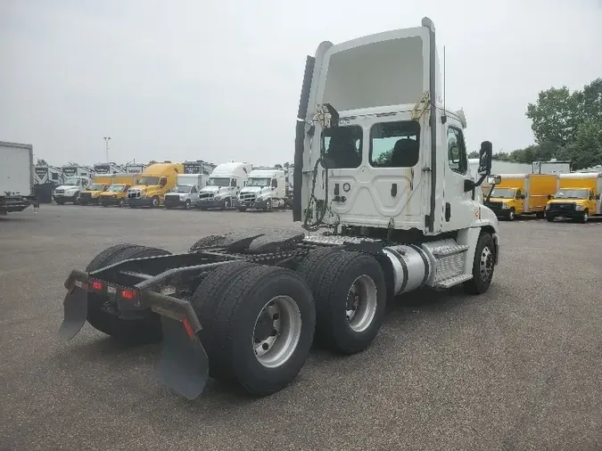 2018 Freightliner X12564ST