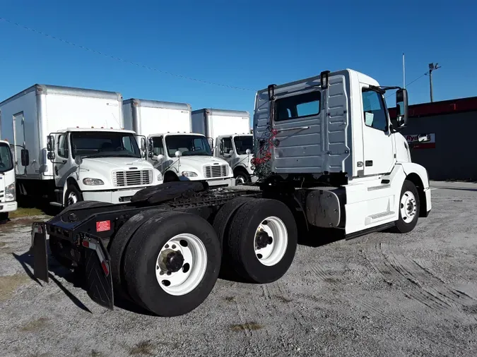 2017 VOLVO VNL64TRACTOR