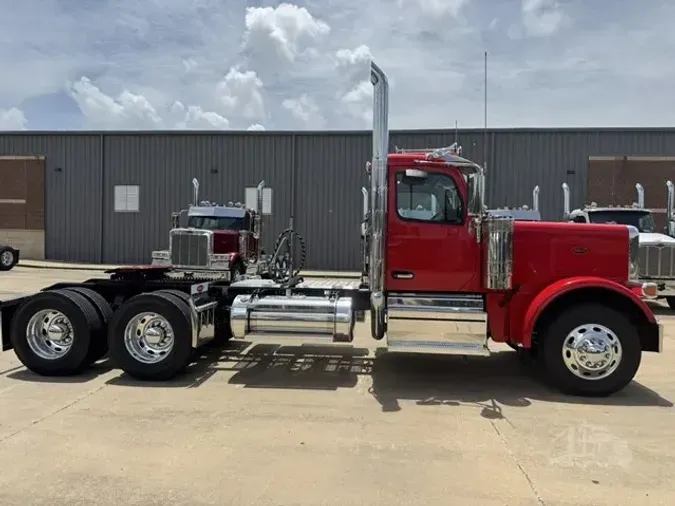 2027 PETERBILT 589