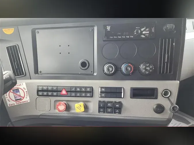 2021 FREIGHTLINER CA126