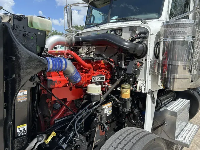 2022 Peterbilt 389