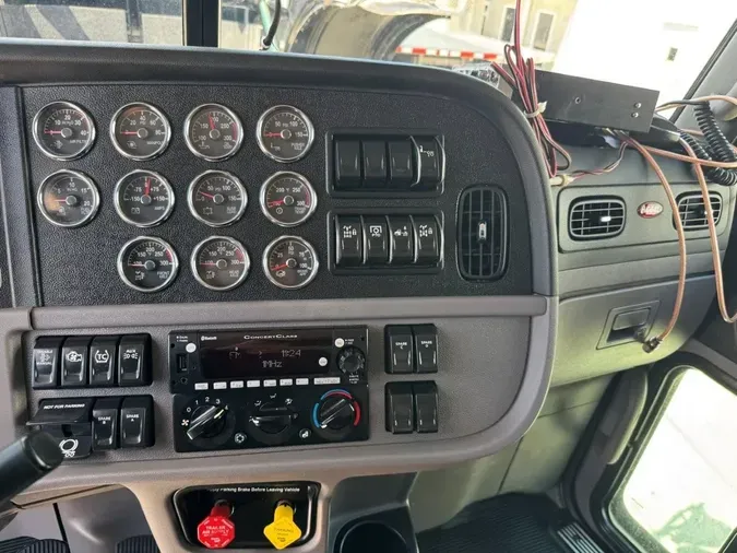 2024 Peterbilt 389