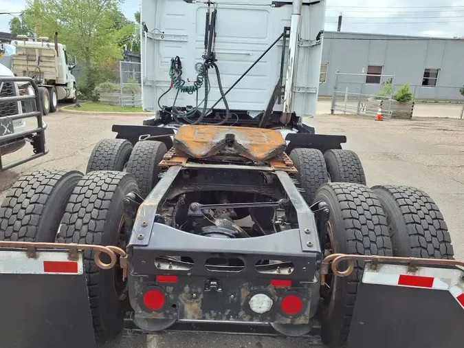 2020 VOLVO VNR64T-640