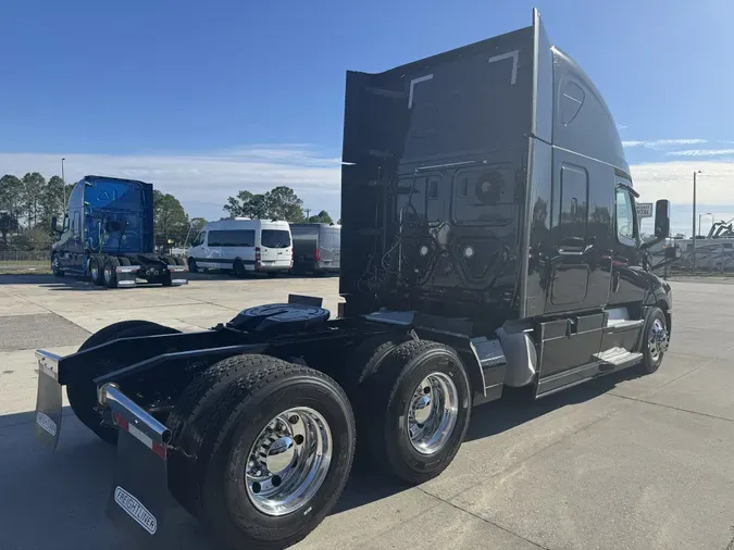 2020 Freightliner Cascadia 126