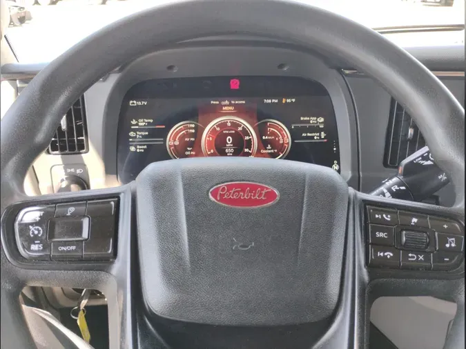 2022 Peterbilt 579