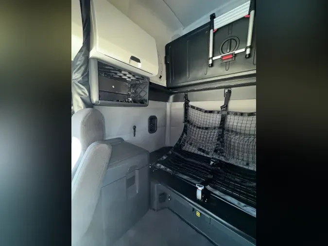 2022 FREIGHTLINER Cascadia 126