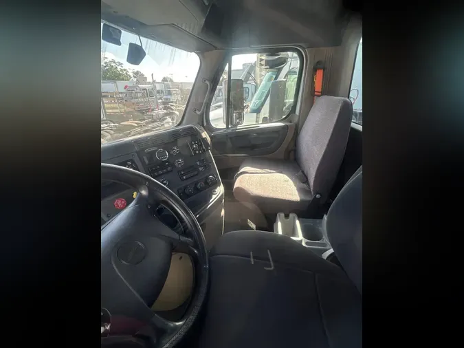 2020 FREIGHTLINER/MERCEDES CASCADIA 125748fc57bc0e445575b5c673e2d5a18d6