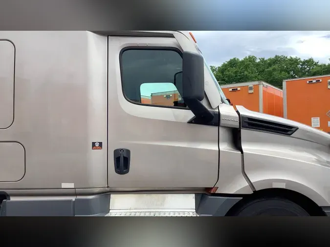 2025 Freightliner Cascadia 126