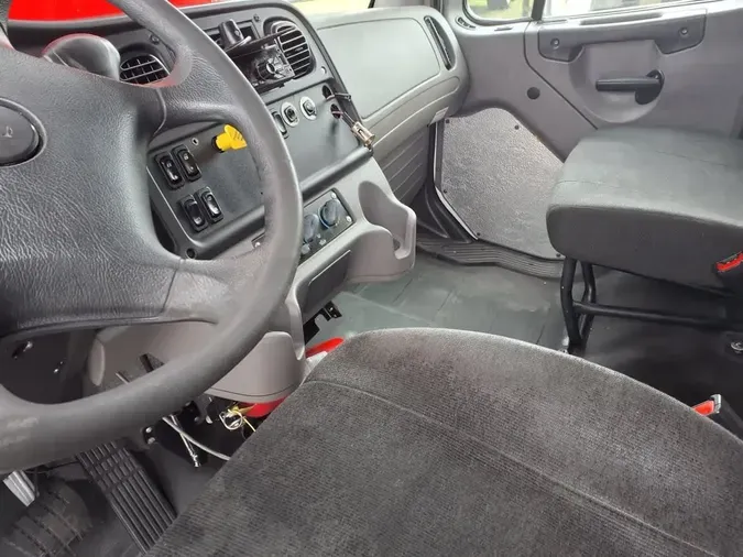 2020 FREIGHTLINER/MERCEDES M2 106