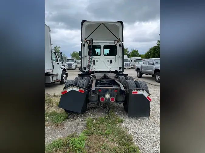 2017 FREIGHTLINER/MERCEDES CASCADIA 125