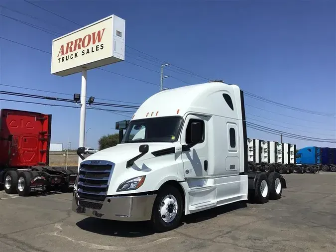 2020 FREIGHTLINER CA126