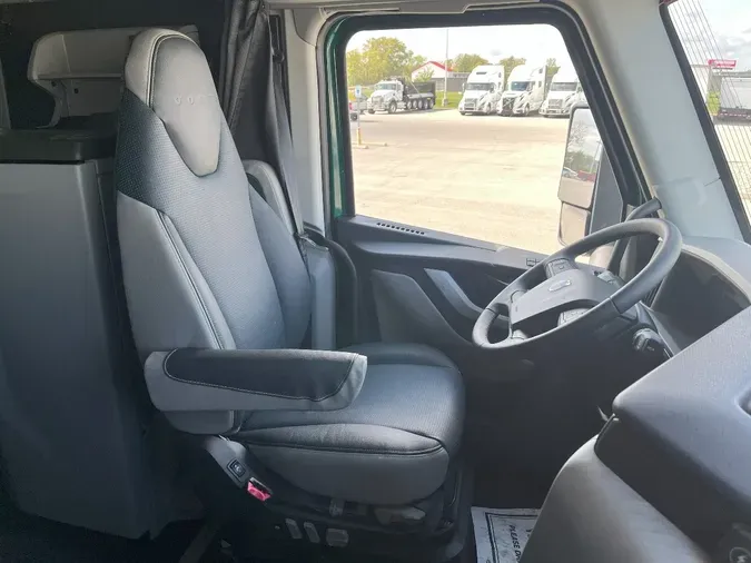 2026 VOLVO VNL64T860