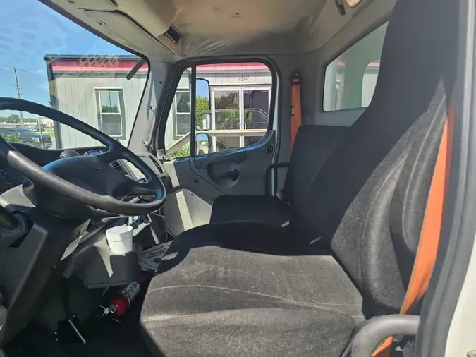 2018 FREIGHTLINER M2 106