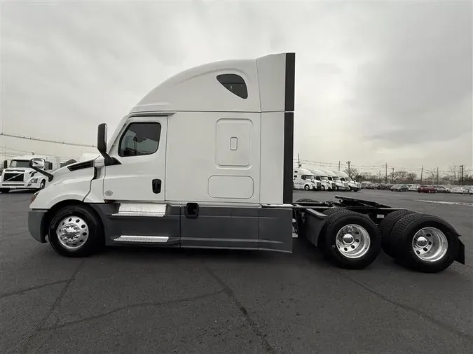 2021 FREIGHTLINER CA126