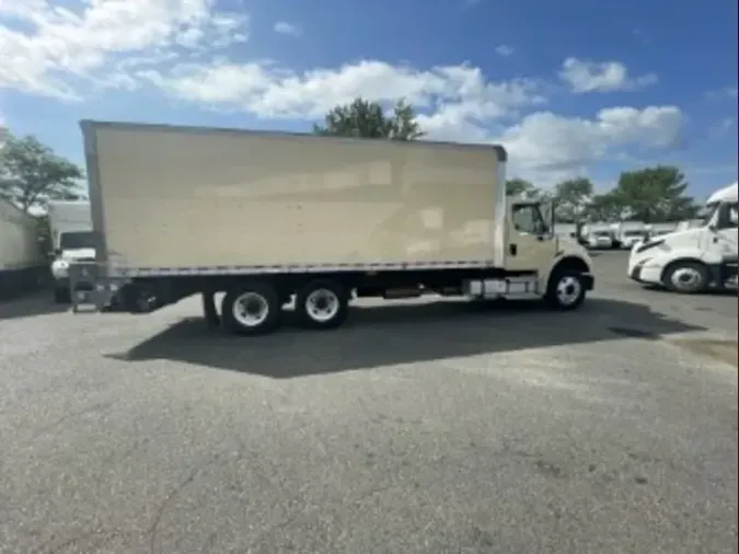 2017 FREIGHTLINER M2 106