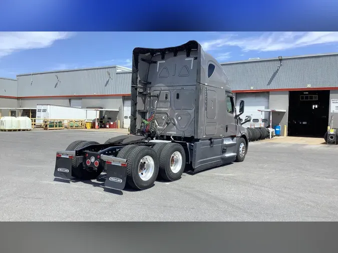 2025 Freightliner Cascadia 126