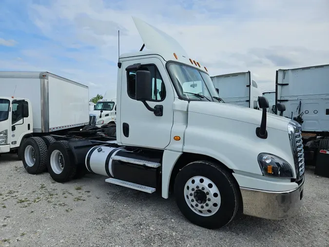 2017 FREIGHTLINER/MERCEDES CASCADIA 125