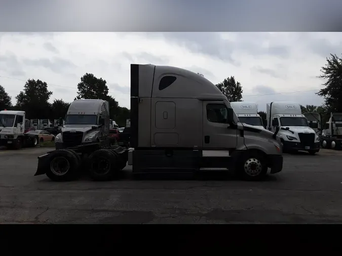 2022 Freightliner Cascadia 12674c457b65ddfbac70e073c4fd450470e