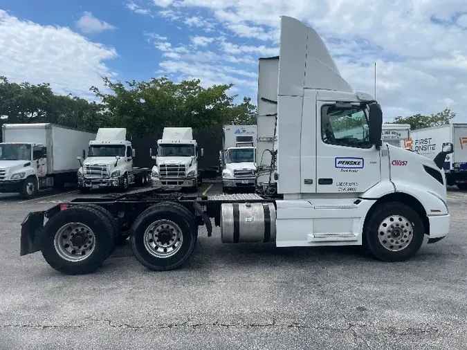 2018 Volvo VNR64300