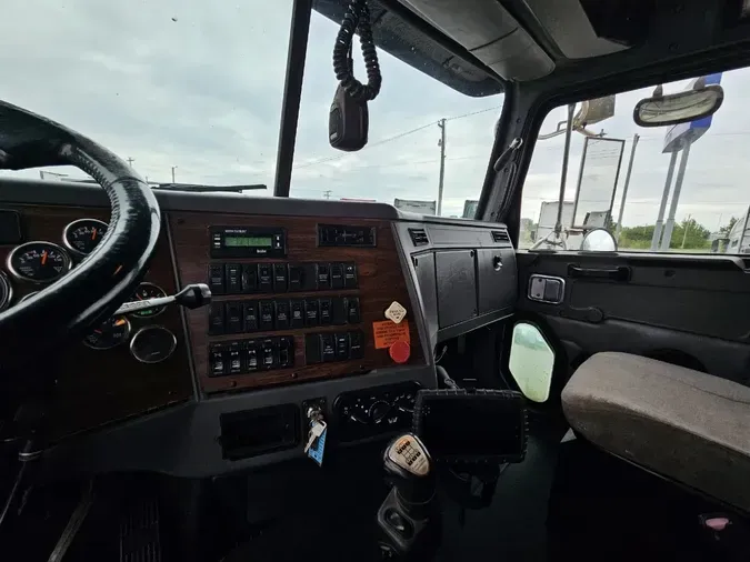 2011 WESTERN STAR 4900