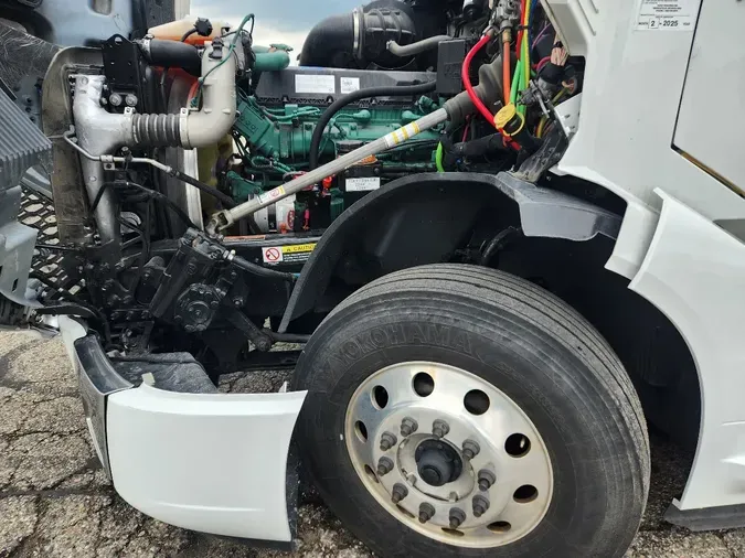 2023 VOLVO VNL64T860